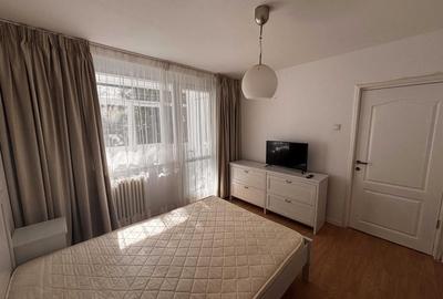 Apartament cu 3 camere decomandat, mobilat în Berceni