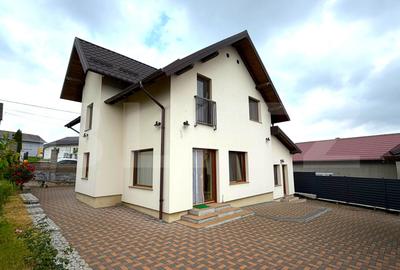 Casă individuală cu 4 camere în Periferie