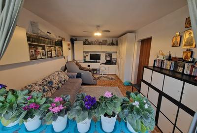 Apartament cu 4 camere semidecomandat, mobilat în Berceni