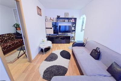 Apartament cu 3 camere nedecomandat în 9 Mai