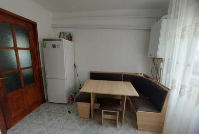 Garsonieră decomandată, mobilată în Podu Roș