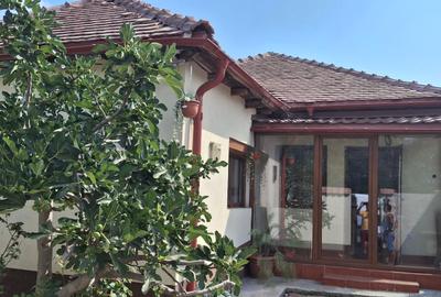 Vindem Casa in Lumina - 1