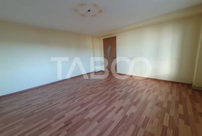 Apartament 3 camere decomandat 80 mp + 2 balcoane zona Teiului - 2