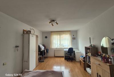 De vânzare – Apartament cu 4 camere | 80 mp | Parter înalt | Boxă + Parcare | Zo - 8