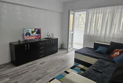Apartament cu 3 camere semidecomandat în Iancului