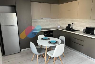Apartament cu 3 camere semidecomandat, mobilat în Zorilor