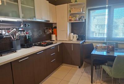 Apartament cu 4 camere în Vitan Mall