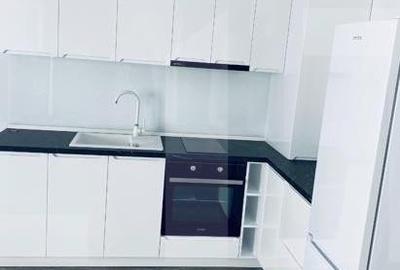 Apartament cu 3 camere semidecomandat, mobilat în Iris