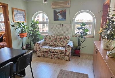 Apartament cu 2 camere semidecomandat, mobilat în Unirii