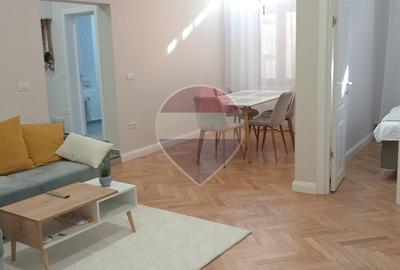 Apartament cu 3 camere decomandat, mobilat în Ultracentral