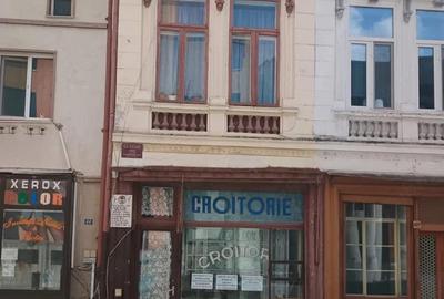 Casă individuală cu 6 camere în Central
