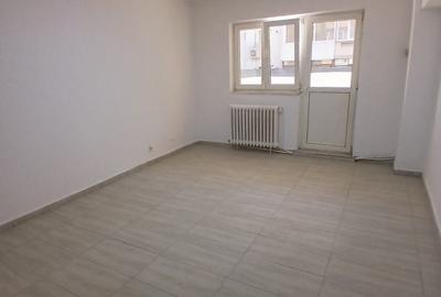 Apartament 3 camere, Piata Centrala, pretabil Birouri - 1