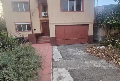 Casă individuală cu 6 camere în Bucureștii Noi