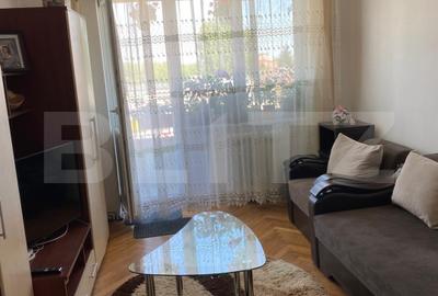 Apartament cu 3 camere semidecomandat, mobilat în Botizului