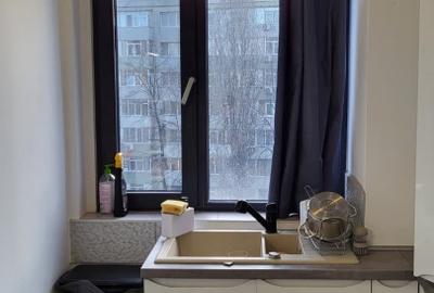 Apartament cu 3 camere decomandat, mobilat în Banu Manta