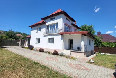 Casă individuală cu 6 camere în Mociu