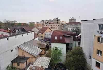 Apartament cu 2 camere semidecomandat, mobilat în 9 Mai