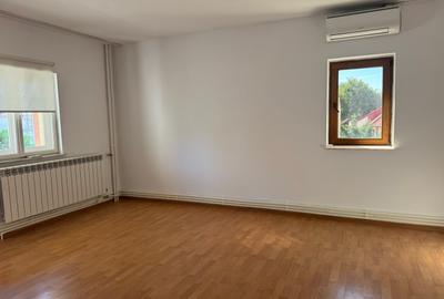 Oferim 3 camere nemobilate et 1 - 2