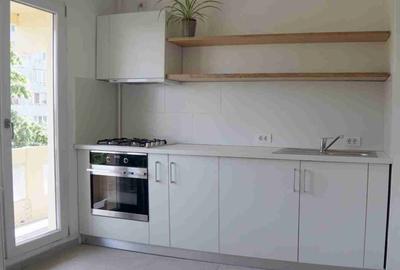 Apartament cu 3 camere semidecomandat, mobilat în Circumvalațiunii
