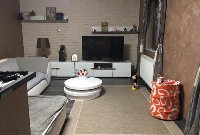 Casă individuală cu 8 camere în Central