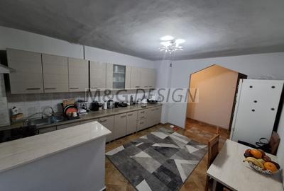 Apartament cu 4 camere decomandat, mobilat în Mircea cel Bătrân