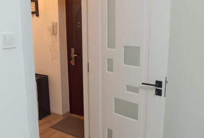 Apartament cu 3 cam cf 1 dec, mobilat si utilat, P/8 --Pecineaga sector 5 - 14
