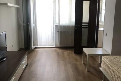 Garsonieră decomandată, mobilată în Dristor