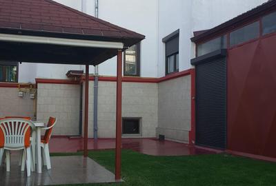 Vanzare vila zona Titulescu cu trei apartamente piscina garaj  gradina foisor - 15