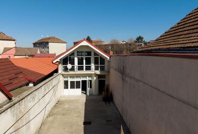 Spațiu comercial, de 300 mp, în Central
