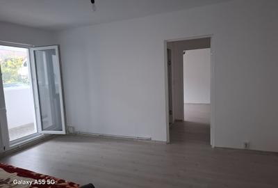 Apartament cu 2 camere semidecomandat în Gemenii
