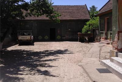 Casă individuală cu 5 camere în Belinț