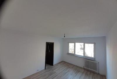 Apartament cu 3 camere semidecomandat, mobilat în Mircea cel Bătrân