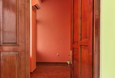 Apartament cu 3 camere nedecomandat, mobilat în Ultracentral