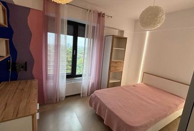 Apartament cu 3 camere decomandat, mobilat în Văcăresti