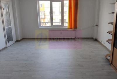 Apartament cu 3 camere decomandat în Calea Călărașilor
