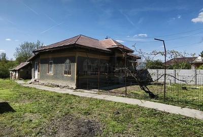 Casă individuală cu 4 camere în Teslui
