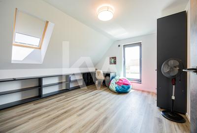 Vânzare casă cu 5 camere, 3 băi, mobilată și utilată - Cristian - 18