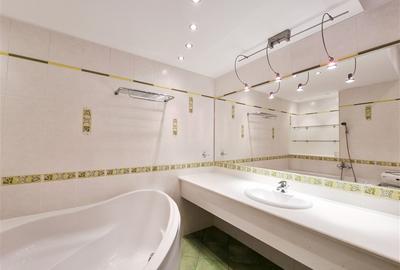 Unfurnished 3-Bedroom Apartment | Arch of Triumph - Kiseleff | Garage & Storage - 11