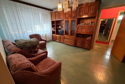 Apartament cu 3 camere semidecomandat în Titan