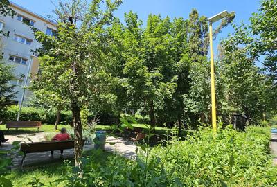 Garsonieră decomandată, etaj 2, balcon, bloc izolat – Astra, Str. Uranus - 10