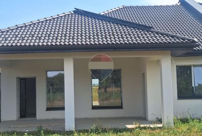 Casă / Vilă cu 3 camere de vânzare - 2