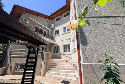 Casă individuală cu 8 camere în Vatra Luminoasă
