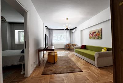 Apartament cu 2 camere semidecomandat, mobilat în Mioriței