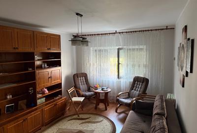 Apartament cu 2 camere decomandat, mobilat în Buzaului