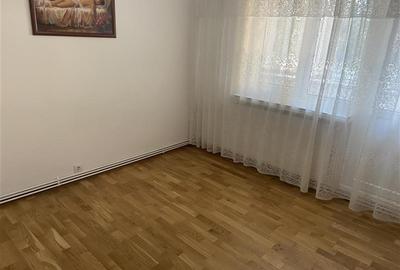 Apartament 3 camere , strada Bucegi - Policlinica 2,   etaj 1 3 , decomandat , i - 14