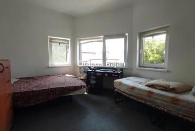 Apartament cu 4 camere decomandat în Calea Călărașilor
