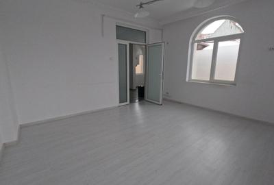 Imobil Central 355 mp | D+P+1+M | Consolidat & Renovant | 9 Camere - 14