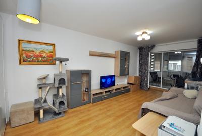 Apartament cu 3 camere decomandat în Drumul Taberei