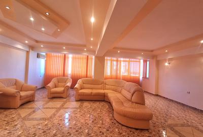 Apartament cu 3 camere decomandat în Narcisa