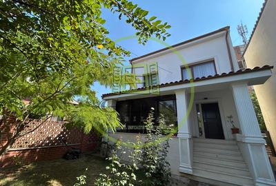 Casă individuală cu 5 camere în Central